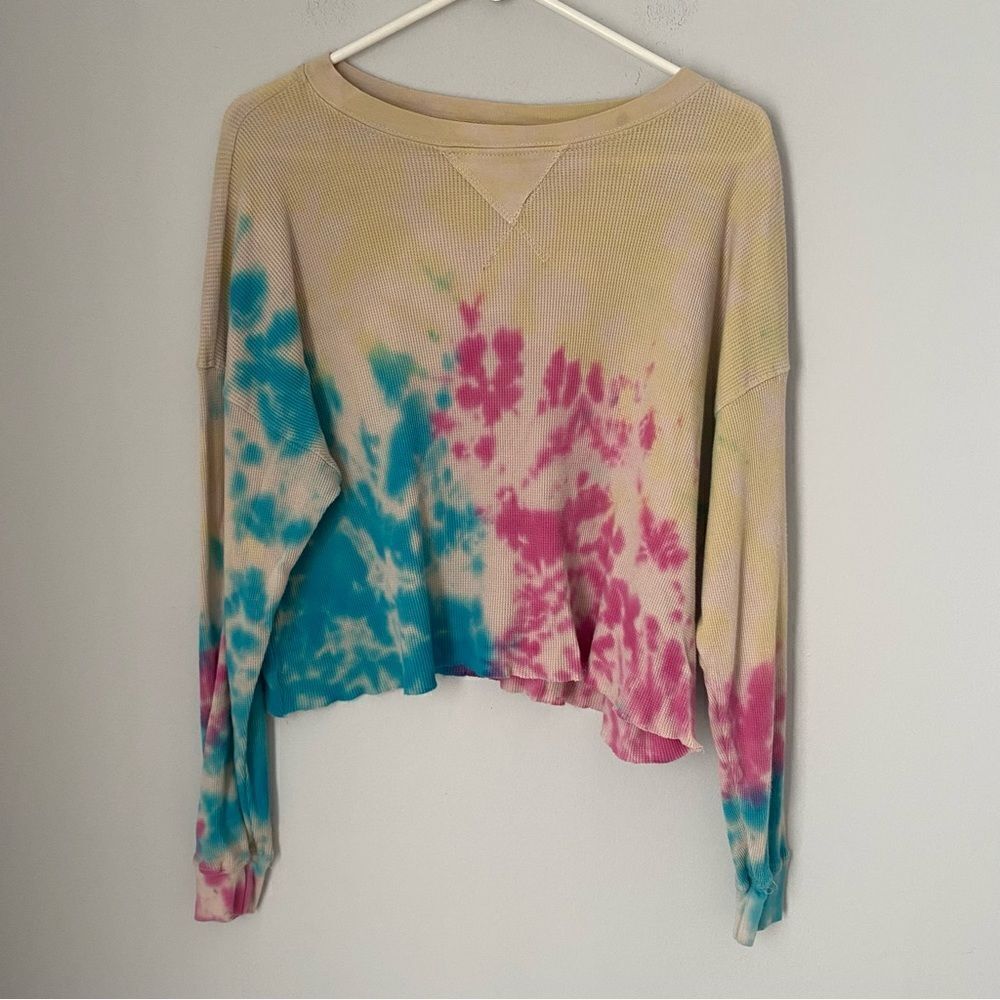 Love Vintage Women’s Crew Neck Long Sleeve Tie Dye Waffle Knit Crop Top